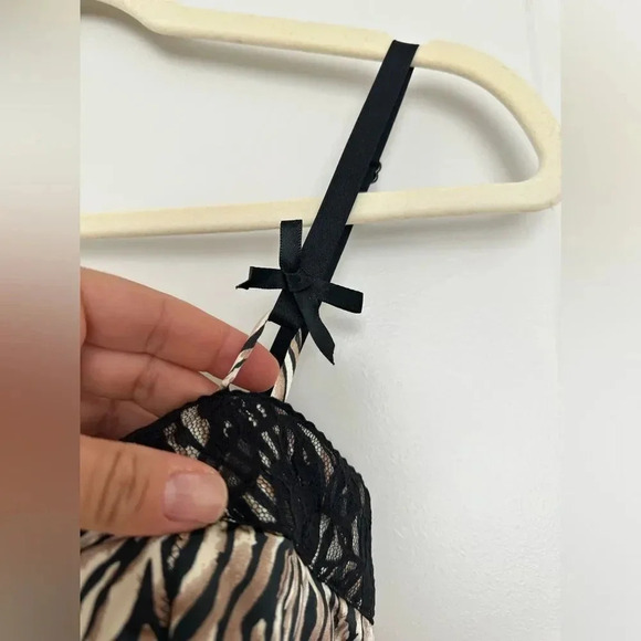 Guess Women's Black and Gold Corset Bustier Size Medium - Picture 5 of 8